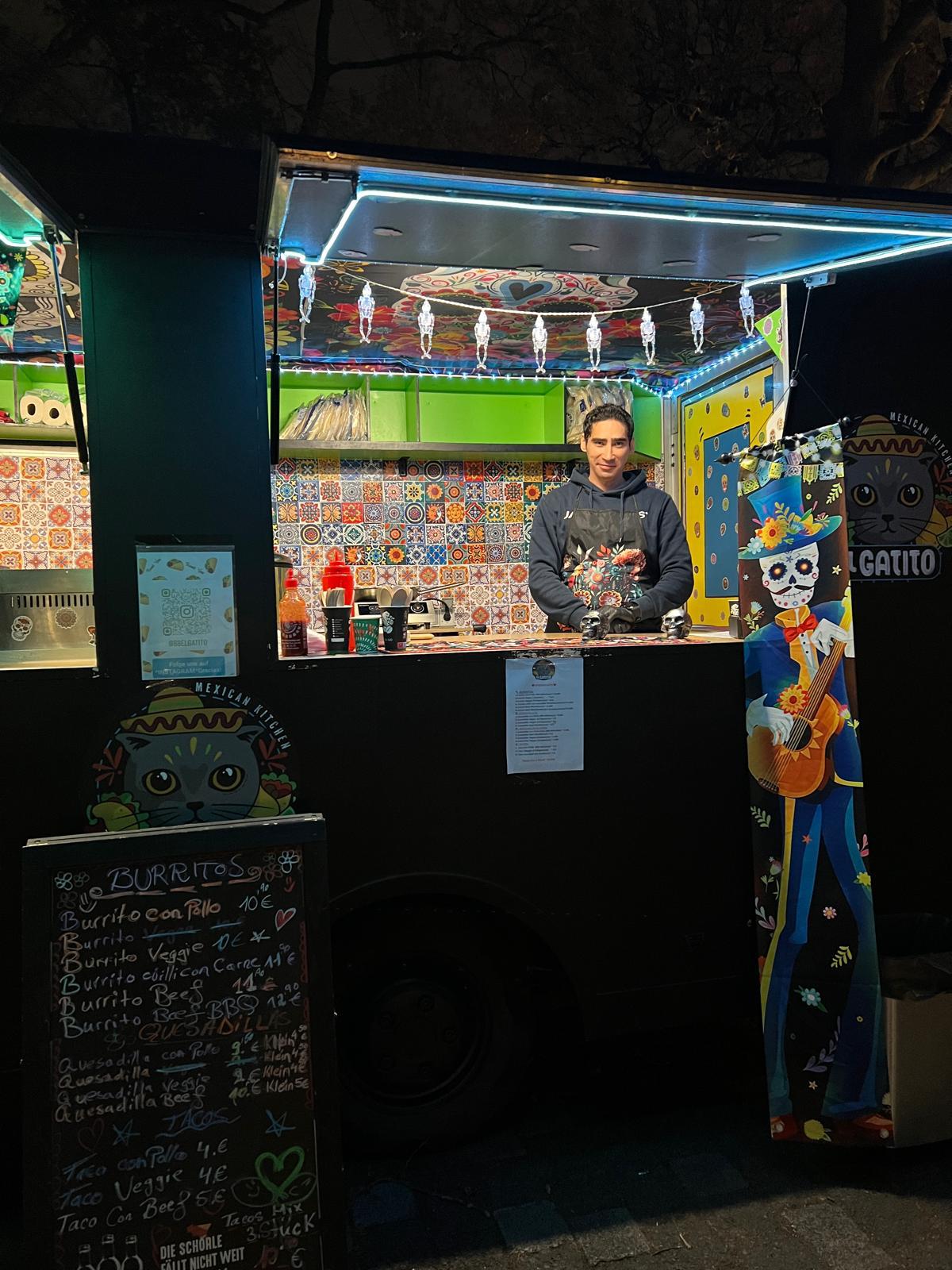 El Gatito Foodtruck bei Nacht